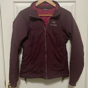Arc'Teryx Women's Atom AR Jacket - Crimson - Small